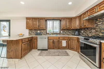 3 S Hampton Dr, Fairfield, NJ 07004 - Photo 3