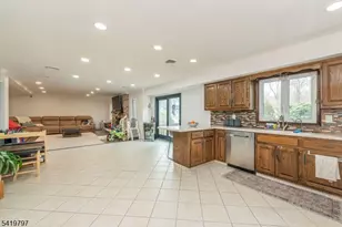 3 S Hampton Dr, Fairfield, NJ 07004 - Photo 5