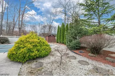 3 S Hampton Dr, Fairfield, NJ 07004 - Photo 33