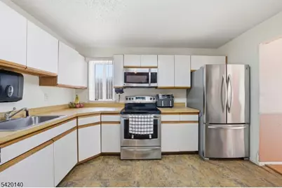 58 Woods Edge Dr, Roxbury Township, NJ 07876 - Photo 3