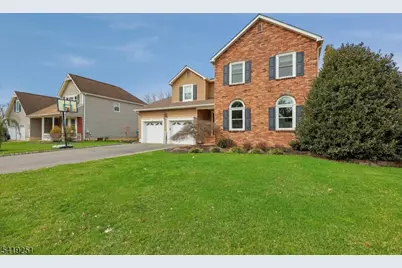 96 Beechwood Cir, Hillsborough Township, NJ 08844 - Photo 3