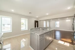 43 Perrin Ave, Pompton Lakes, NJ 07442 - Photo 5