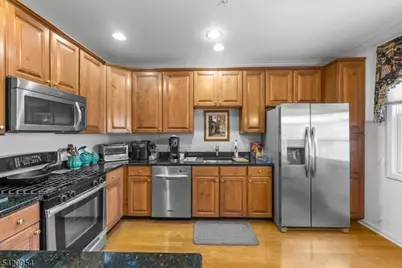 9 Goffle Brook Ct, Hawthorne, NJ 07506 - Photo 11