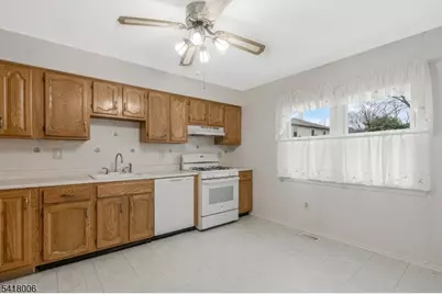 1 Tree Top Rd, Middlesex, NJ 08846 - Photo 11