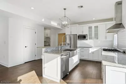 44 Manor Rd, Livingston, NJ 07039 - Photo 11