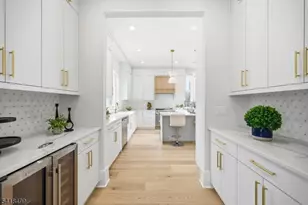 77 Elmwood Dr, Livingston, NJ 07039 - Photo 15