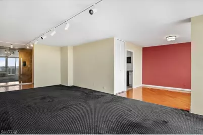 1 Claridge Dr #523, Verona, NJ 07044 - Photo 5