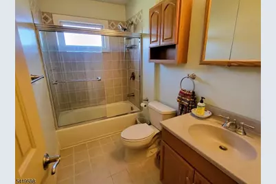 33 Hancock Ct, Raritan Township, NJ 08822 - Photo 9