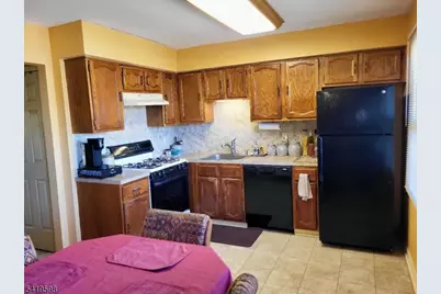 33 Hancock Ct, Raritan Township, NJ 08822 - Photo 7