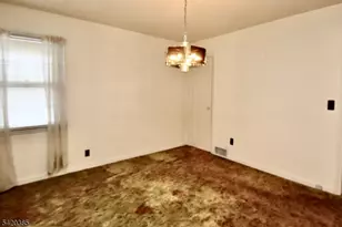 39-23 Van Duren Ave, Fair Lawn, NJ 07410 - Photo 5