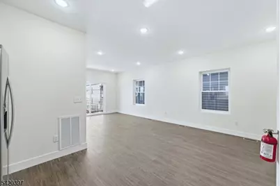 392 S 19th St, Newark, NJ 07103 - Photo 7