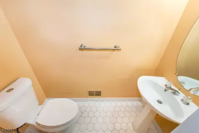 10 Gannett Ct, Wayne, NJ 07470 - Photo 13