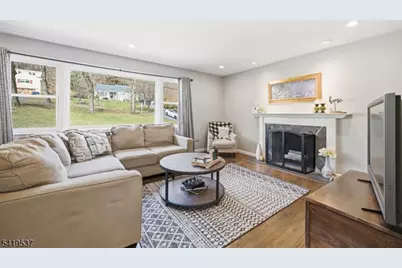 28 Raynor Rd, Morris Township, NJ 07960 - Photo 3