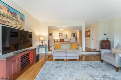 37 Chelsea Cir, Raritan Township, NJ 08822 - Photo 11