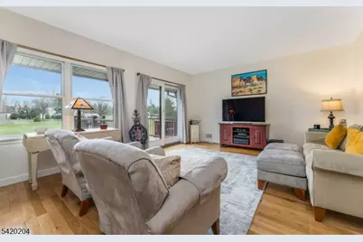 37 Chelsea Cir, Raritan Township, NJ 08822 - Photo 13