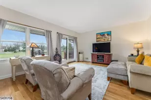 37 Chelsea Cir, Raritan Township, NJ 08822 - Photo 13