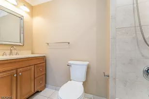 37 Chelsea Cir, Raritan Township, NJ 08822 - Photo 23