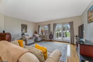 37 Chelsea Cir, Raritan Township, NJ 08822 - Photo 13