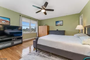 37 Chelsea Cir, Raritan Township, NJ 08822 - Photo 19