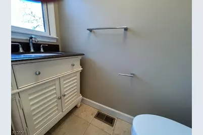 37 Chelsea Cir, Raritan Township, NJ 08822 - Photo 7