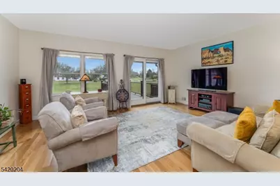 37 Chelsea Cir, Raritan Township, NJ 08822 - Photo 11