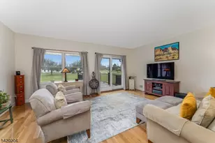 37 Chelsea Cir, Raritan Township, NJ 08822 - Photo 11