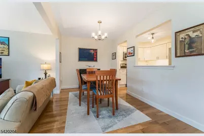 37 Chelsea Cir, Raritan Township, NJ 08822 - Photo 9