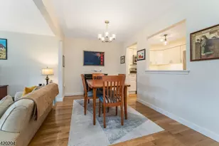 37 Chelsea Cir, Raritan Township, NJ 08822 - Photo 9