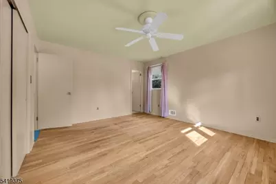 25 Greenwich Rd, Edison, NJ 08820 - Photo 27