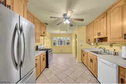 25 Greenwich Rd, Edison, NJ 08820 - Photo 15