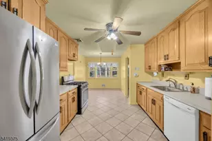 25 Greenwich Rd, Edison, NJ 08820 - Photo 15