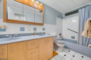 25 Greenwich Rd, Edison, NJ 08820 - Photo 29