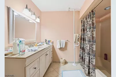 900 Valley Rd #E3, Clifton, NJ 07013 - Photo 17