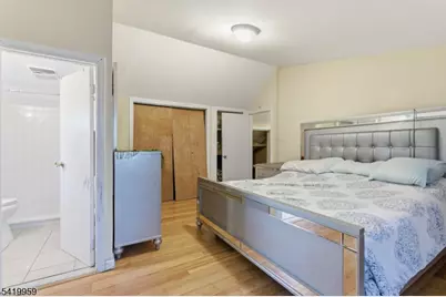 1490 Champlin Sq, Teaneck Township, NJ 07666 - Photo 5