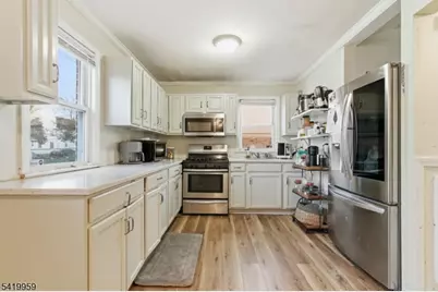 1490 Champlin Sq, Teaneck Township, NJ 07666 - Photo 11