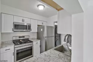 81 Almond Dr, Franklin Township, NJ 08873 - Photo 5