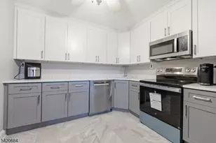 2304 Jamestown Common, Hillsborough Township, NJ 08844 - Photo 7