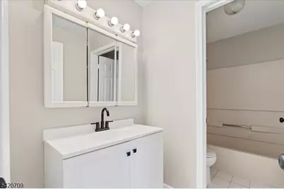 28 Boston Ct, Newark, NJ 07103 - Photo 17