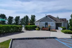 692 Honeybrook Cir, Lopatcong Township, NJ 08886 - Photo 19