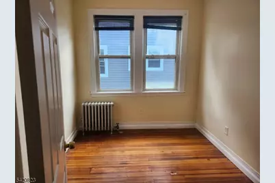 313 Leslie St, Newark, NJ 07112 - Photo 7