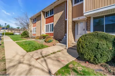 68 Chestnut Ct, Hillsborough Township, NJ 08844 - Photo 3