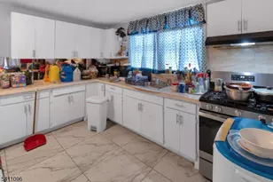 422 Schiller St, Elizabeth, NJ 07206 - Photo 3