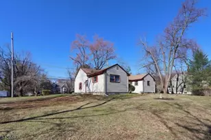 130 Warrenville Rd, Green Brook Township, NJ 08812 - Photo 27