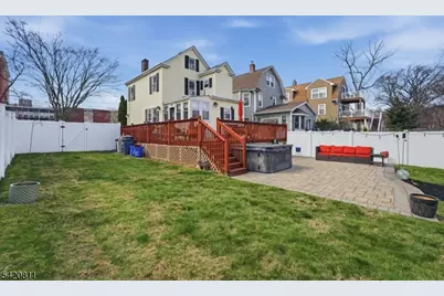 385 Berkeley Ave, Bloomfield, NJ 07003 - Photo 31