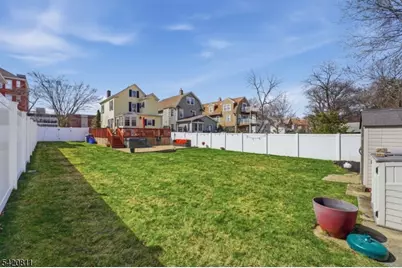 385 Berkeley Ave, Bloomfield, NJ 07003 - Photo 33