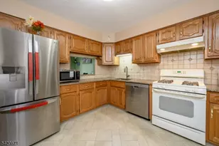 108 Eastwick Ct, Hillsborough Township, NJ 08844 - Photo 9