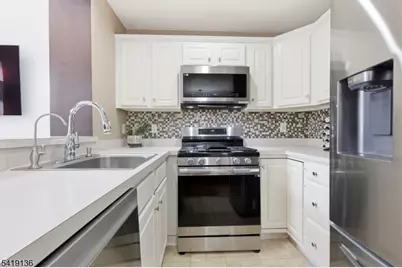 212 Swanstrom Pl, Union Township, NJ 07083 - Photo 9