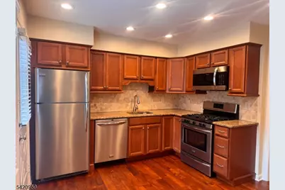 86 Franklin Ct, Raritan Township, NJ 08822 - Photo 3