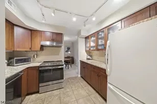 36 Countryside Dr, Bernards Township, NJ 07920 - Photo 9