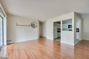 69 Amberly Ct, Franklin Township, NJ 08823 - Photo 5